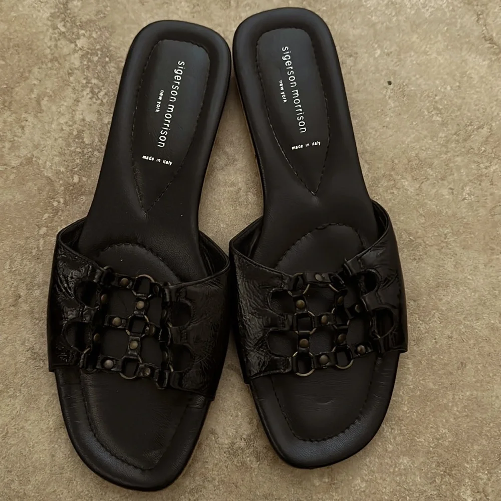 Sigerson Morrison black leather sandals. Size 8.5